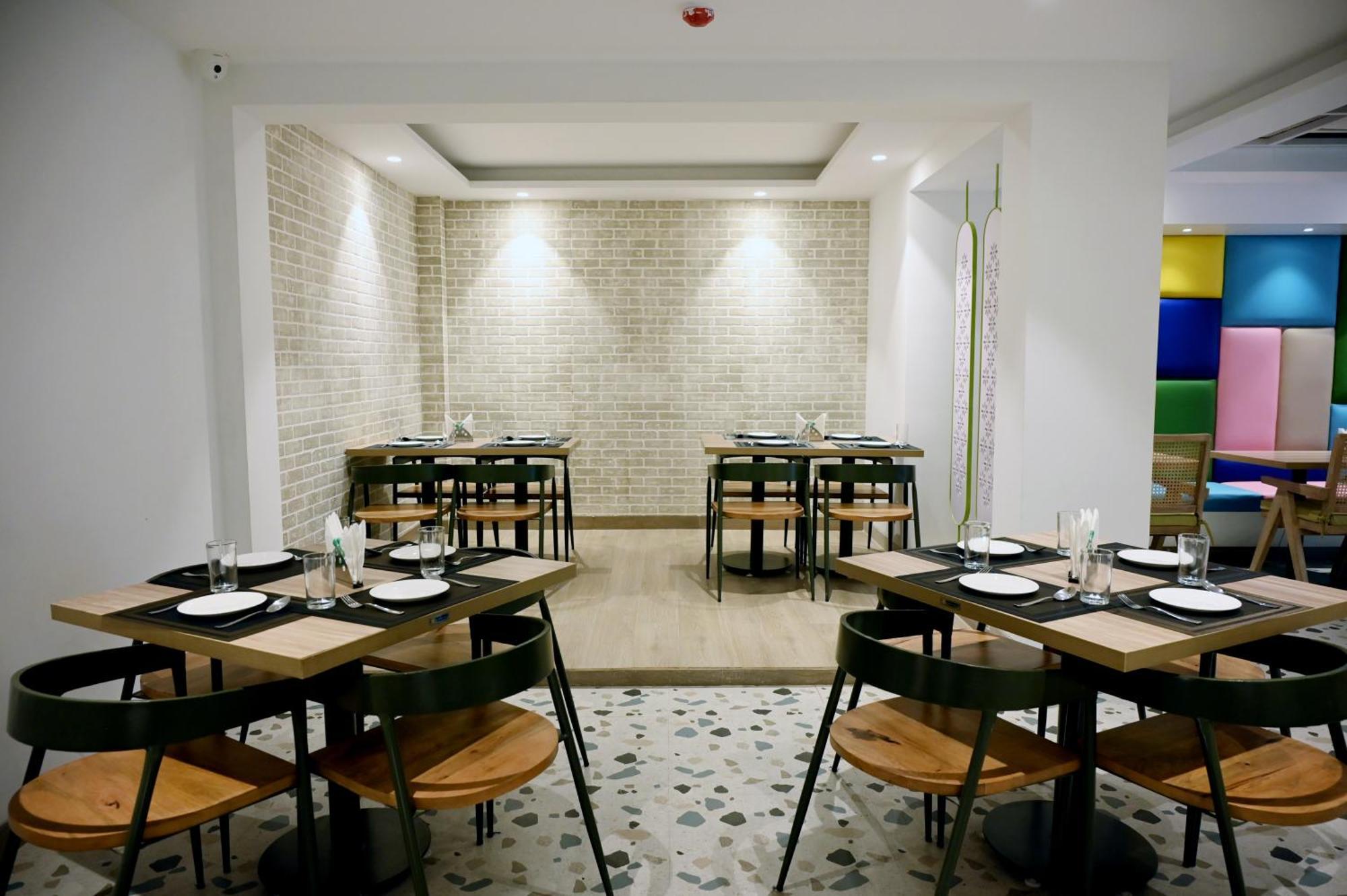 Hotel Le Roi Express Karol Bagh Дели Экстерьер фото